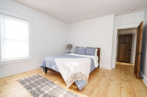 Very Cozy, 2 Bedroom Farmhouse Apartment 2nd FL